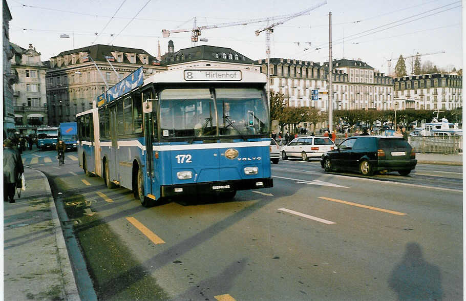 (038'207) - VBL Luzern - Nr. 172 - Volvo/Hess Gelenktrolleybus am 30. Dezember 1999 in Luzern, Schwanenplatz