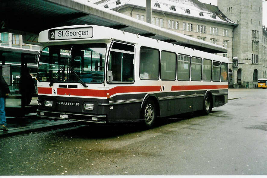 (038'615) - VBSG St. Gallen - Nr. 213/SG 141'213 - Saurer/Hess am 1. Januar 2000 beim Bahnhof St. Gallen