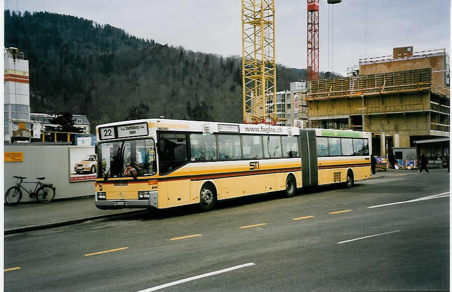 (038'913) - STI Thun - Nr. 64/BE 434'764 - Mercedes am 7. Februar 2000 in Thun, Aarefeld