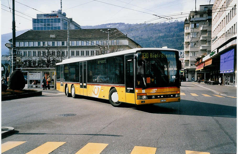 (039'308) - AVA Aarberg - Nr. 3/BE 26'613 - Setra am 21. Februar 2000 beim Bahnhof Biel
