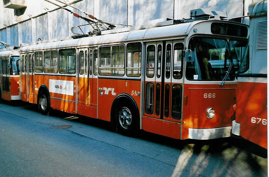 (039'523) - TL Lausanne - Nr. 666 - FBW/Eggli Trolleybus am 5. Mrz 2000 in Lausanne, Dpt Borde