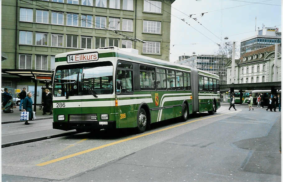 (039'614) - SVB Bern - Nr. 286/BE 419'286 - Volvo/R&J-Hess-Gangloff am 14. Mrz 2000 beim Bahnhof Bern