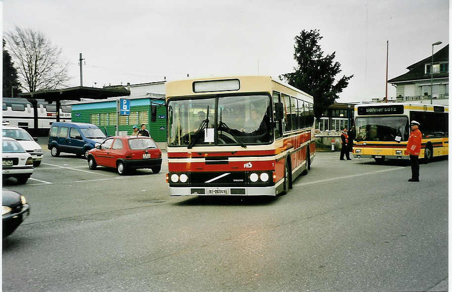 (040'303) - ASKA Aeschi - Nr. 1/BE 26'869 - Volvo/FHS am 19. April 2000 beim Bahnhof Thun