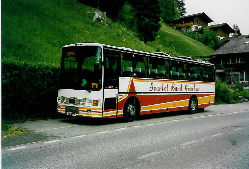 (040'633) - Aus England: Scarlet, West Cornforth - RIL 1028 - Van Hool am 28. Mai 2000 in Adelboden, Margeli