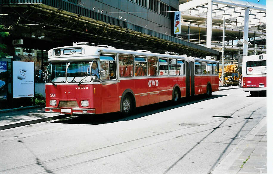 (041'423) - WV Winterthur - Nr. 301/ZH 353'301 - Volvo/Hess am 19. Juni 2000 beim Hauptbahnhof Winterthur