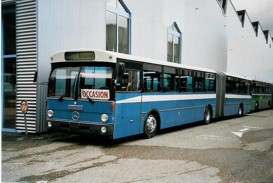 (041'712) - Schneider, Ermenswil - Nr. 1 - Mercedes (ex RVBW Wettingen Nr. 101) am 11. Juli 2000 in Biel, BTR