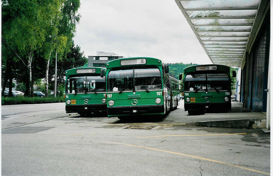 (041'713) - BVB Basel - Nr. 711 + 707 + 706 - Mercedes am 11. Juli 2000 in Biel, BTR