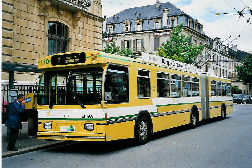 (041'833) - TN Neuchtel - Nr. 170 - FBW/Hess Gelenktrolleybus am 12. Juli 2000 in Neuchtel, Place Pury