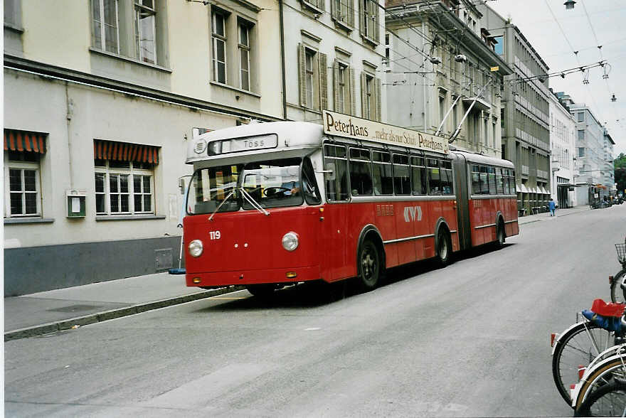 (041'918) - WV Winterthur - Nr. 119 - Berna/SWS-R&J Gelenktrolleybus am 13. Juli 2000 beim Hauptbahnhof Winterthur