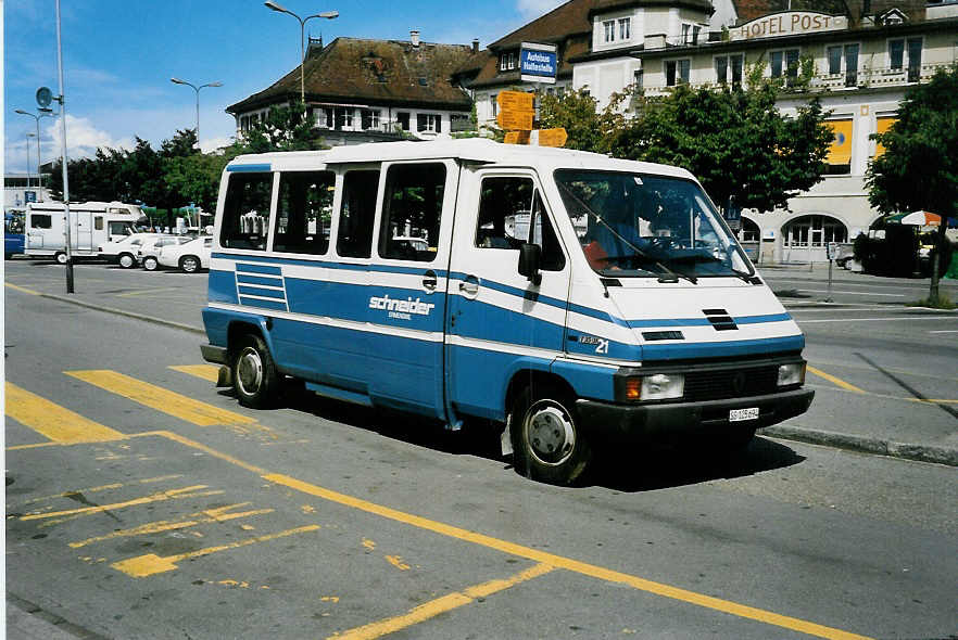(042'007) - Schneider, Ermenswil - Nr. 21/SG 125'694 - Renault am 17. Juli 2000 beim Bahnhof Rapperswil
