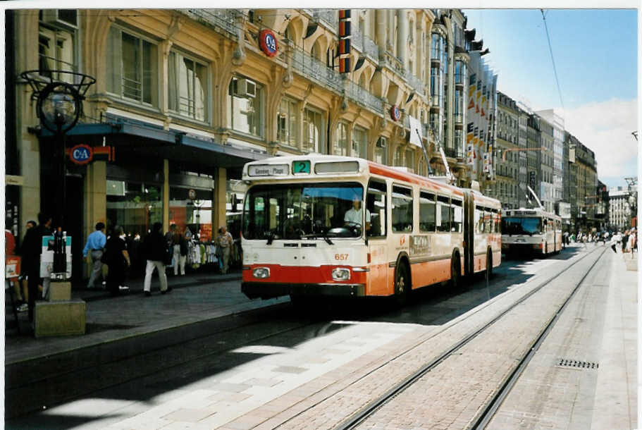 (042'201) - TPG Genve - Nr. 657 - Saurer/Hess Gelenktrolleybus am 19. Juli 2000 in Genve, Rue Croix d'Or