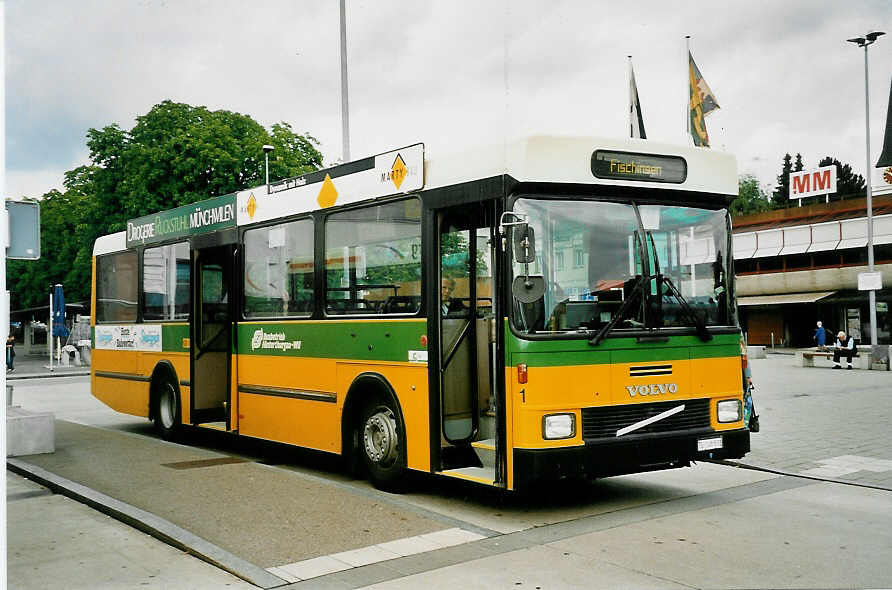 (042'320) - BHW Wil - Nr. 1/TG 108'831 - Volvo/Hess am 30. Juli 2000 beim Bahnhof Wil