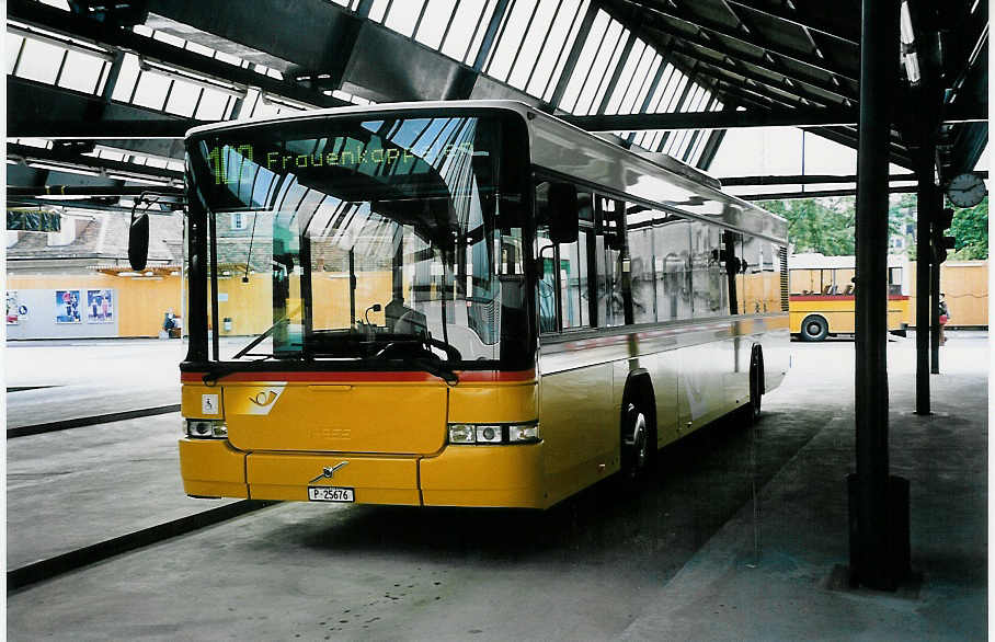 (043'027) - PTT-Regie - P 25'676 - Volvo/Hess am 1. September 2000 in Bern, Postautostation