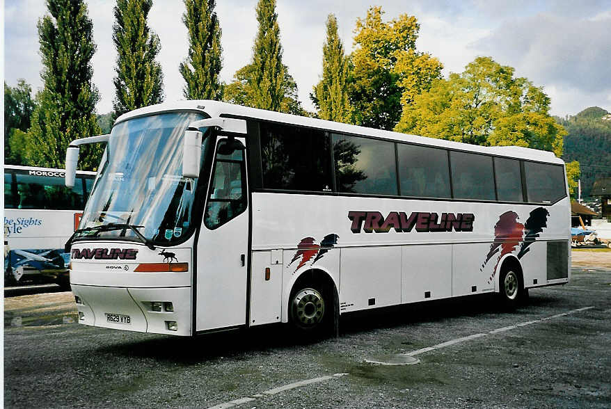 (043'104) - Aus England: Traveline, Minehead - R 629 VYB - Bova am 4. September 2000 in Thun, Seestrasse