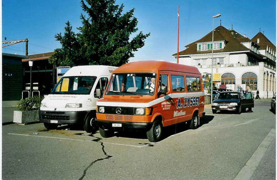(043'417) - Zysset, Kirchdorf - BE 63 - Mercedes am 8. Oktober 2000 beim Bahnhof Thun
