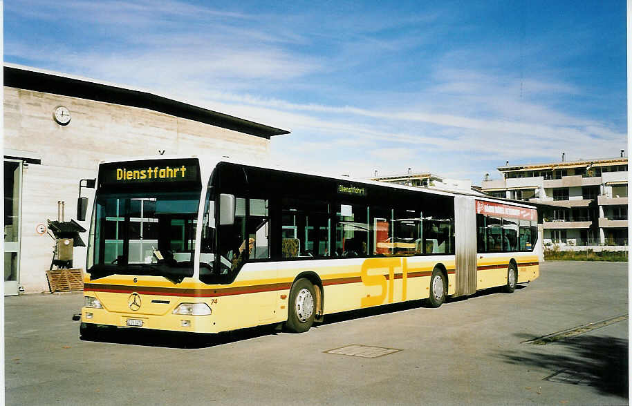 (043'702) - STI Thun - Nr. 74/BE 263'474 - Mercedes am 28. Oktober 2000 in Thun, Garage