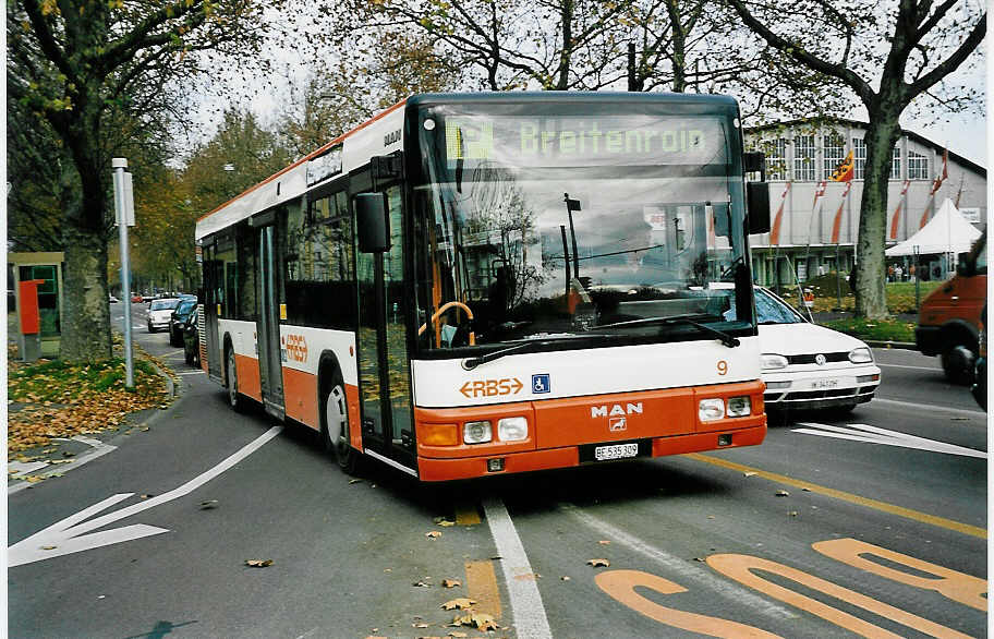 (043'806) - RBS Worblaufen - Nr. 9/BE 535'309 - MAN am 19. November 2000 in Bern, Guisanplatz
