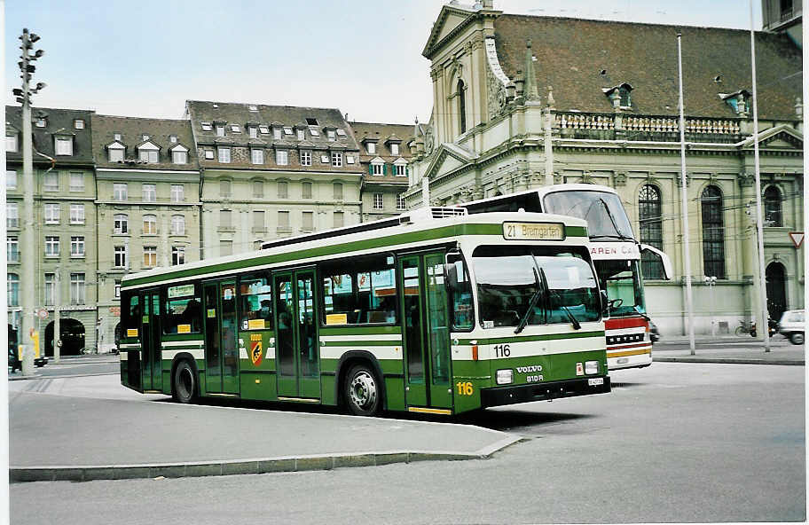 (043'809) - SVB Bern - Nr. 116/BE 427'116 - Volvo/R&J am 19. November 2000 beim Bahnhof Bern