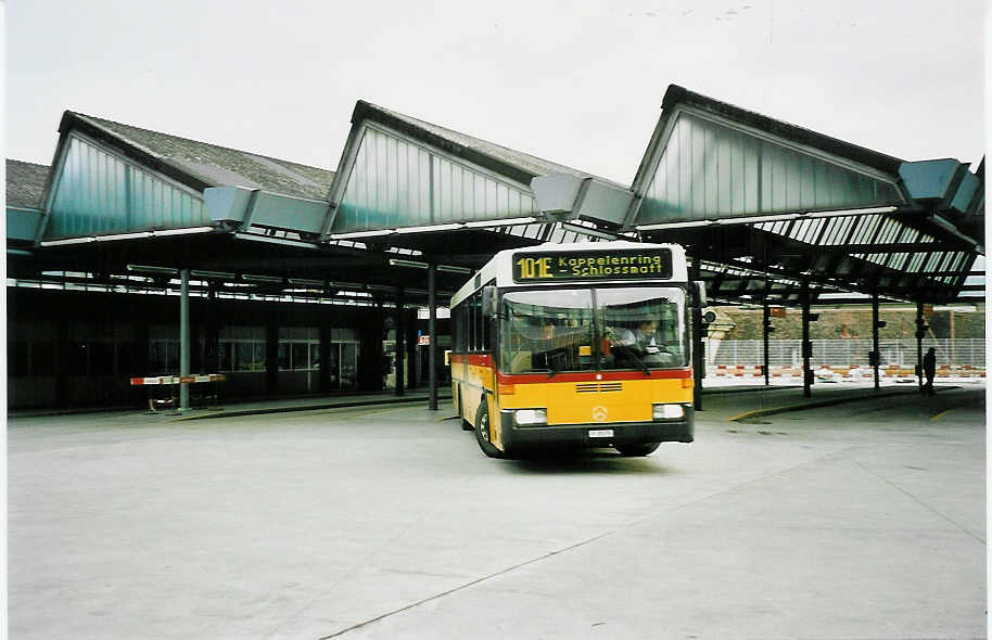 (043'816)- PTT-Regie - P 25'375 - Mercedes/Lauber am 19. November 2000 in Bern, Postautostation