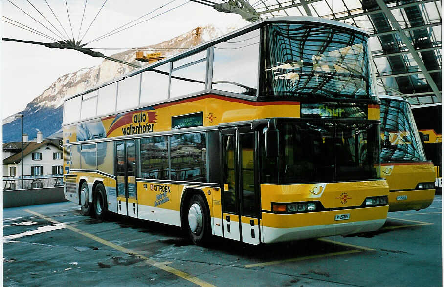 (044'331) - PTT-Regie - P 27'805 - Neoplan am 1. Januar 2001 in Chur, Postautostation