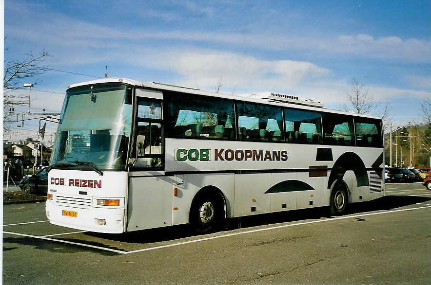 (044'606) - Aus Holland: Koopmans - Nr. 9/VV-86-GZ - DAF/Berkhof am 17. Januar 2001 in Thun, Seestrasse