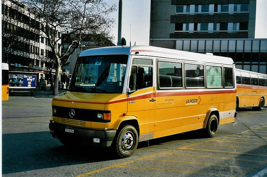 (044'817) - Rey, Ayent - VS 84'254 - Mercedes am 20. Februar 2001 beim Bahnhof Sion