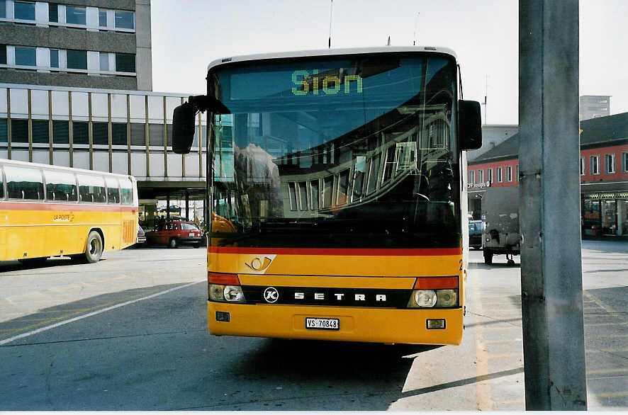 (044'907) - Lathion, Sion - Nr. 2/VS 70'848 - Setra (ex Rey, Ayent) am 20. Februar 2001 beim Bahnhof Sion