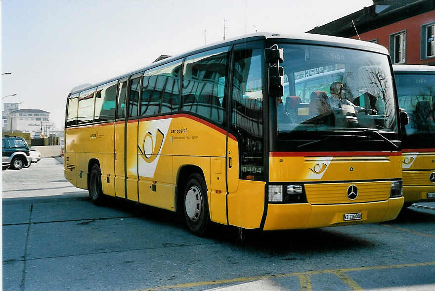 (044'908) - Rielle, Sion - VS 116'000 - Mercedes am 20. Februar 2001 beim Bahnhof Sion