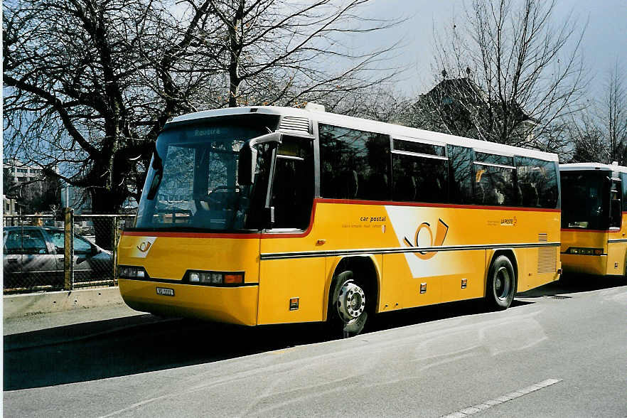 (044'915) - Perrodin-Mtral, Le Chble - VS 1111 - Neoplan am 20. Februar 2001 beim Bahnhof Martigny