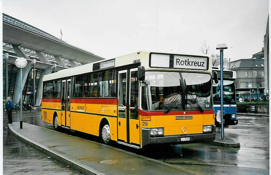 (045'022) - Bucheli, Kriens - Nr. 29/LU 15'085 - Mercedes (ex Bucher, Luzern) am 22. Februar 2001 beim Bahnhof Luzern