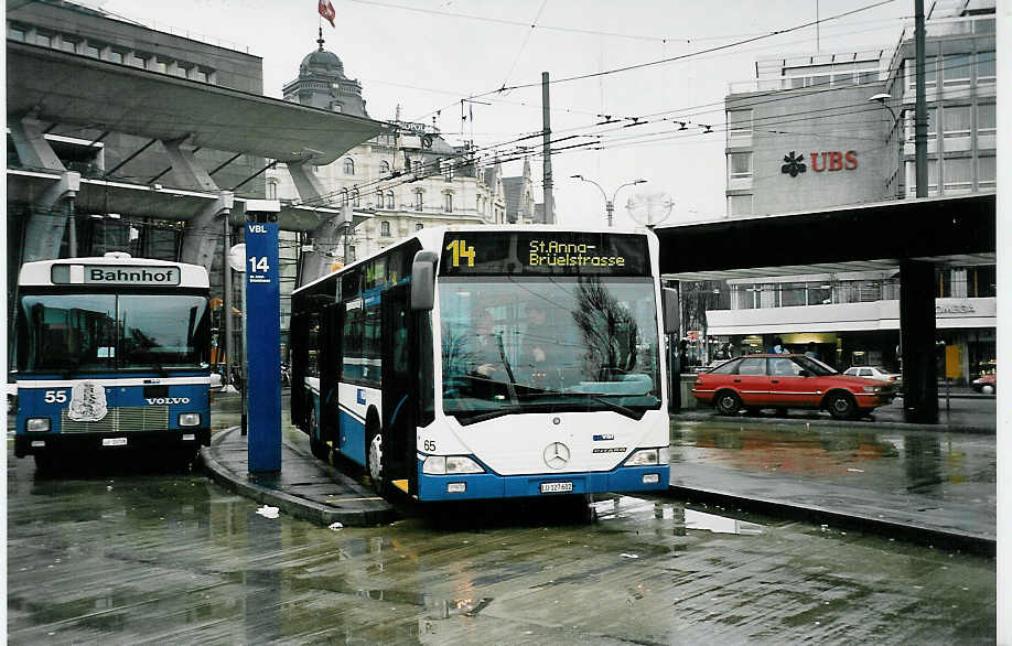 (045'027) - Gowa, Luzern - Nr. 65/LU 127'602 - Mercedes am 22. Februar 2001 beim Bahnhof Luzern