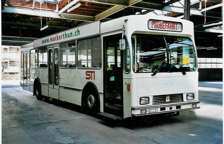 (045'401) - STI Thun - Nr. 27/BE 419'027 - Volvo/R&J (ex SAT Thun Nr. 27) am 16. Mrz 2001 in Thun, Garage