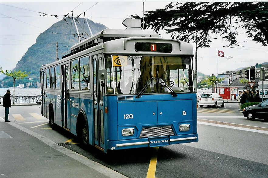 (045'912) - ACT Lugano - Nr. 120 - Volvo/Hess Trolleybus am 23. April 2001 in Lugano, Piazza Manzoni