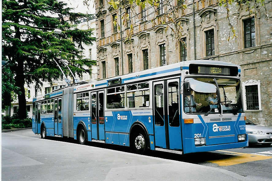 (045'931) - ACT Lugano - Nr. 201 - Vetter Gelenktrolleybus am 23. April 2001 in Lugano, Piazza Manzoni