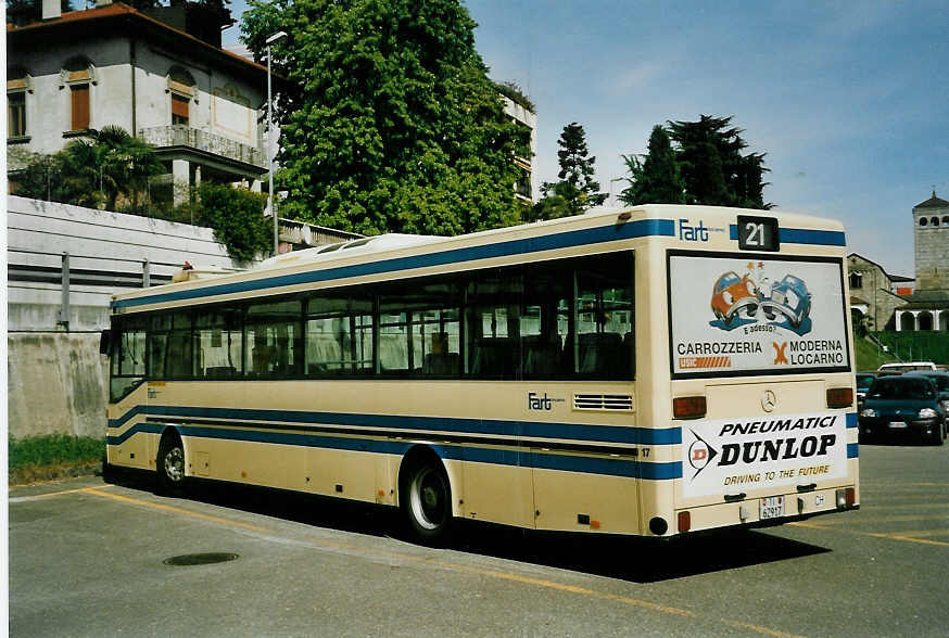 (046'307) - FART Locarno - Nr. 17/TI 62'917 - Mercedes am 24. April 2001 beim Bahnhof Locarno