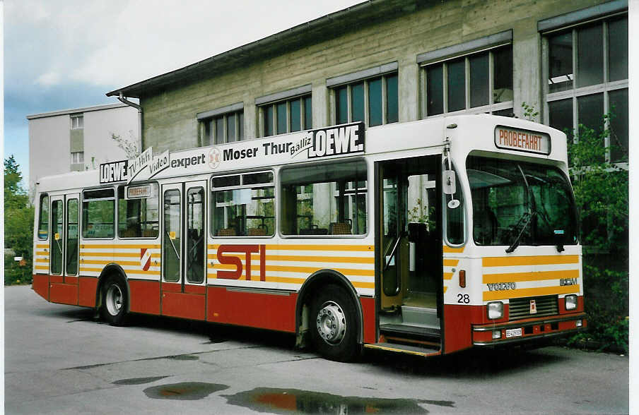 (046'330) - STI Thun - Nr. 28/BE 419'028 - Volvo/R&J (ex SAT Thun Nr. 28) am 26. April 2001 in Thun, Garage