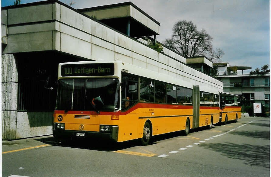 (046'334) - PTT-Regie - P 27'707 - Mercedes am 28. April 2001 in Aarberg, Post