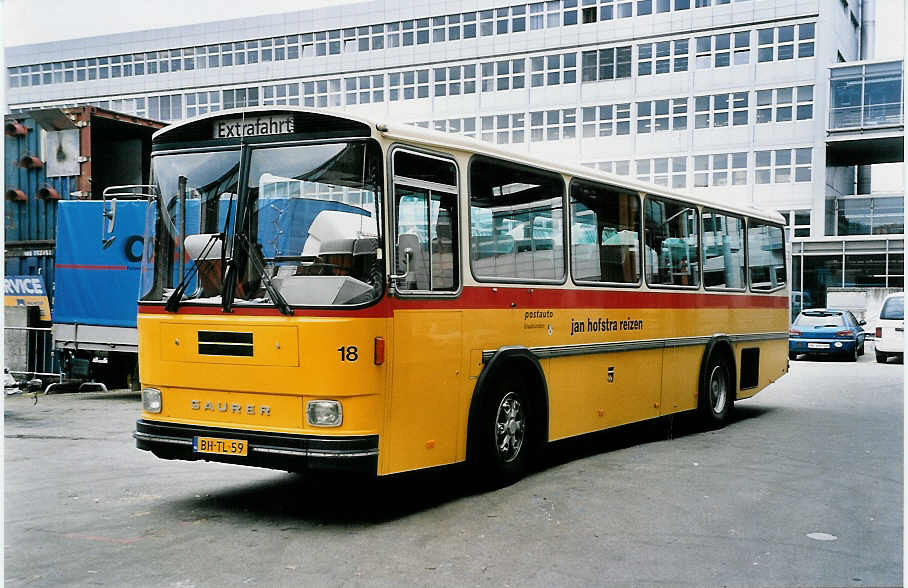 (046'422) - Aus Holland: FRAM Drachten - Nr. 18/BH-TL-59 - Saurer/R&J (ex P 24'364) am 1. Mai 2001 in Ostermundigen, Zentweg