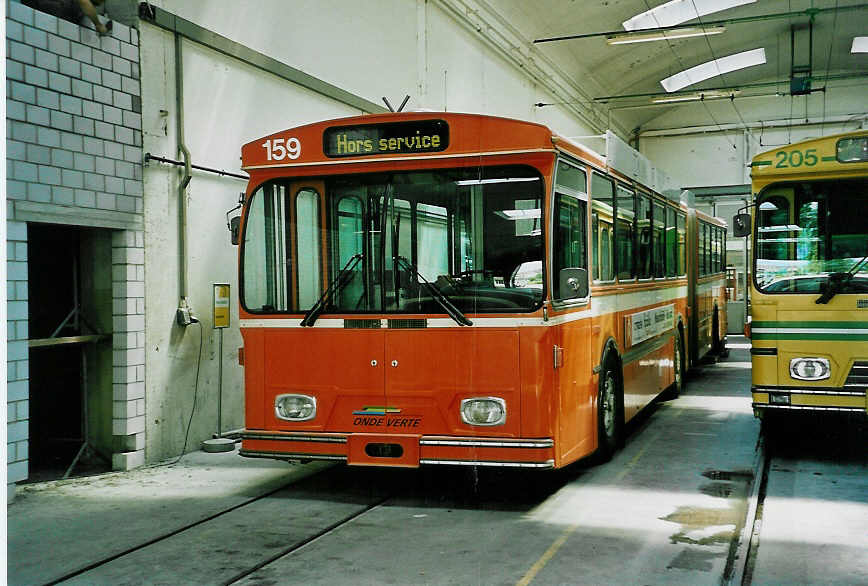 (046'630) - TN Neuchtel - Nr. 159 - FBW/Hess Gelenktrolleybus (ex Nr. 59) am 18. Mai 2001 in Neuchtel, Dpt