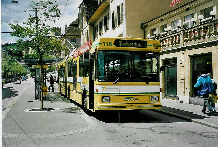 (046'703) - TN Neuchtel - Nr. 116 - NAW/Hess Gelenktrolleybus am 18. Mai 2001 in Neuchtel, Place Pury