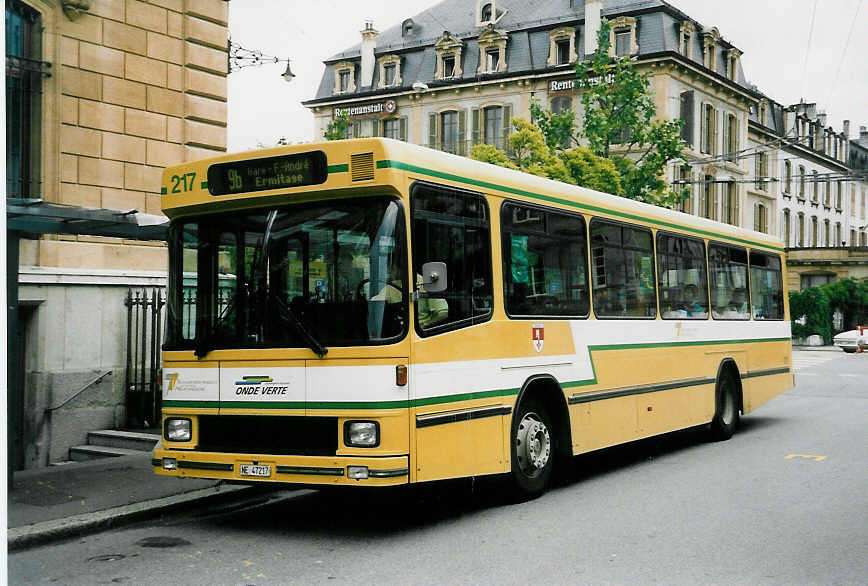 (047'309) - TN Neuchtel - Nr. 217/NE 47'217 - Volvo/Hess am 16. Juni 2001 in Neuchtel, Place Pury
