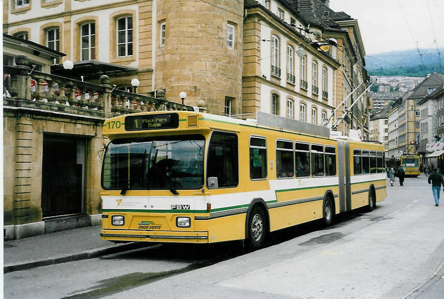 (047'318) - TN Neuchtel - Nr. 170 - FBW/Hess Gelenktrolleybus am 16. Juni 2001 in Neuchtel, Place Pury