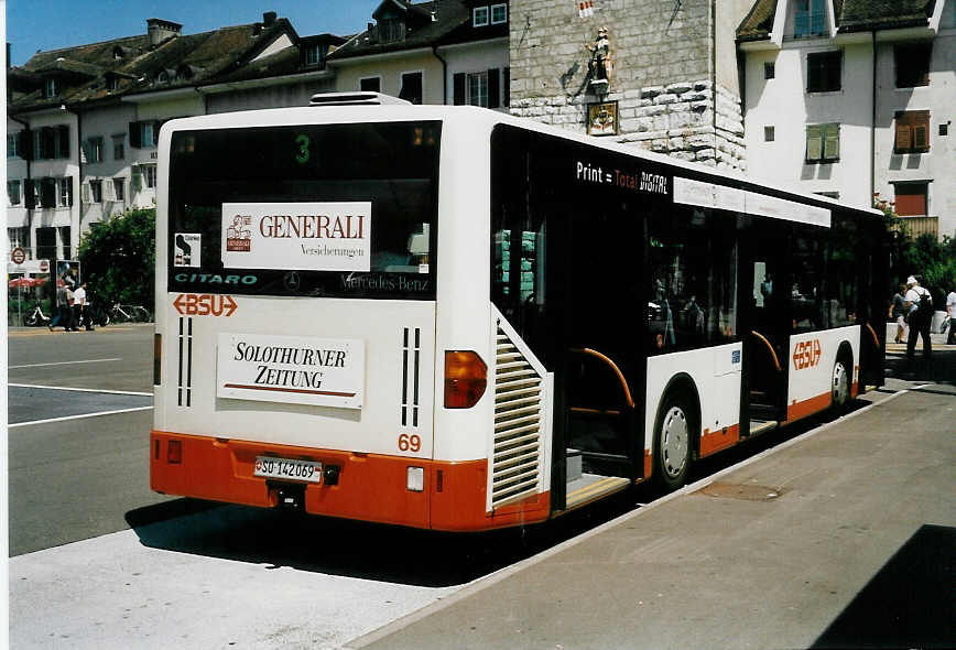 (047'427) - BSU Solothurn - Nr. 69/SO 142'069 - Mercedes am 23. Juni 2001 in Solothurn, Amthausplatz
