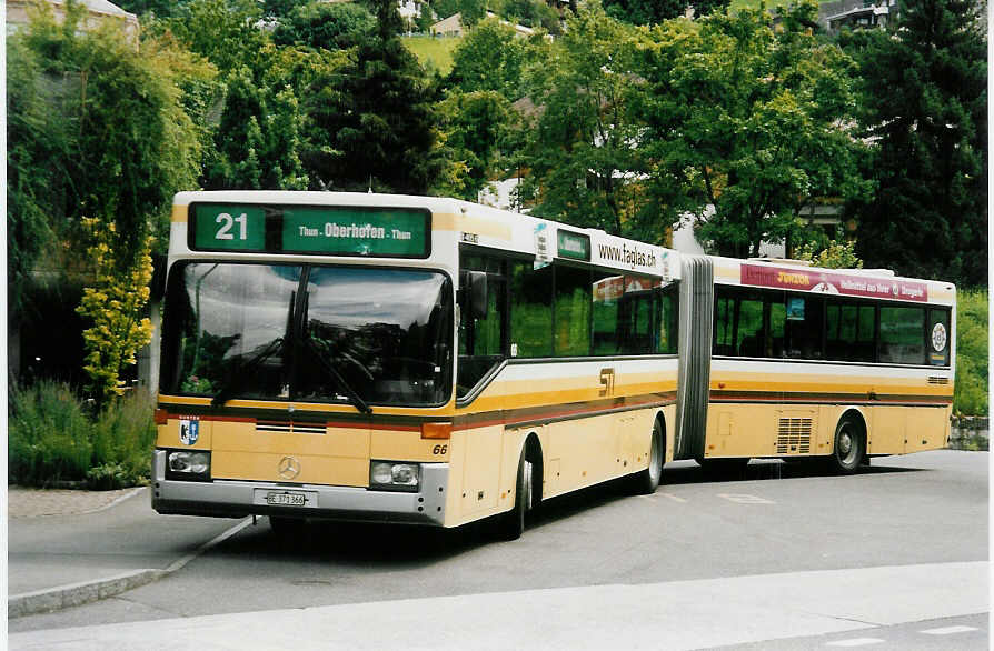 (047'617) - STI Thun - Nr. 66/BE 371'366 - Mercedes am 8. Juli 2001 in Oberhofen, Wichterheer