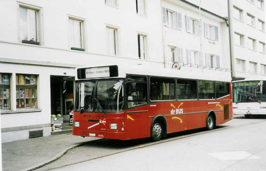 (047'618) - AAGK Koppigen - Nr. 6/BE 122'011 - Volvo/Lauber am 9. Juli 2001 beim Bahnhof Burgdorf