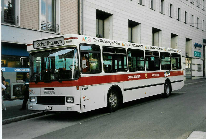 (047'829) - RVSH Schaffhausen - Nr. 3/SH 12'503 - Volvo/Hess (ex Nr. 13) am 12. Juli 2001 beim Bahnhof Schaffhausen