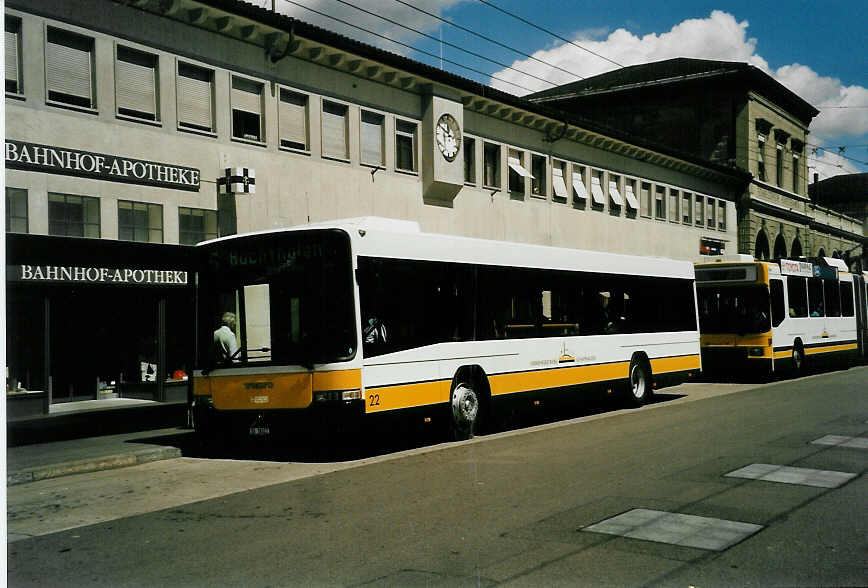 (047'835) - VBSH Schaffhausen - Nr. 22/SH 38'022 - Volvo/Hess am 12. Juli 2001 beim Bahnhof Schaffhausen