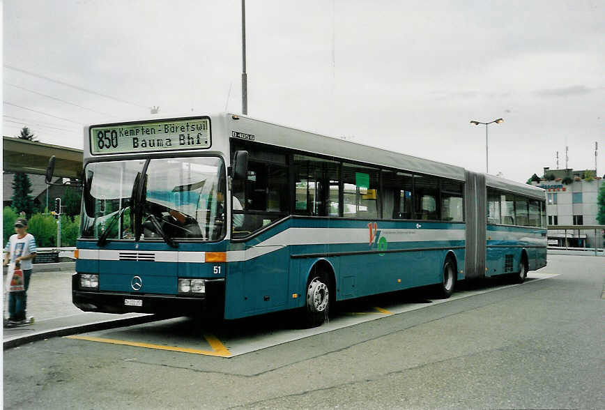 (047'915) - VZO Grningen - Nr. 51/ZH 222'251 - Mercedes am 12. Juli 2001 beim Bahnhof Wetzikon