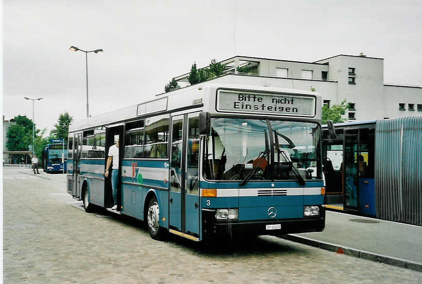 (047'921) - VZO Grningen - Nr. 3/ZH 41'403 - Mercedes am 12. Juli 2001 beim Bahnhof Wetzikon