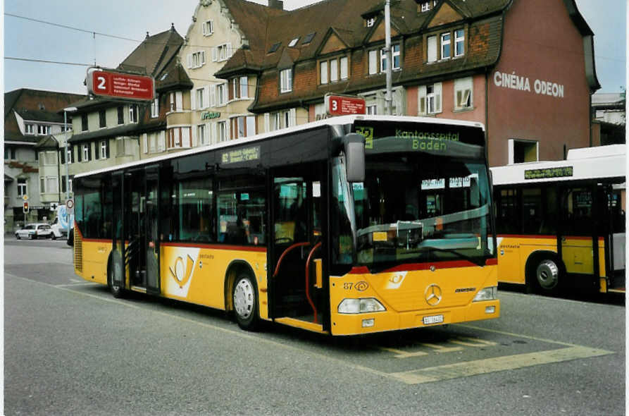(048'134) - Voegtlin-Meyer, Brugg - Nr. 87/AG 16'432 - Mercedes am 17. Juli 2001 beim Bahnhof Brugg